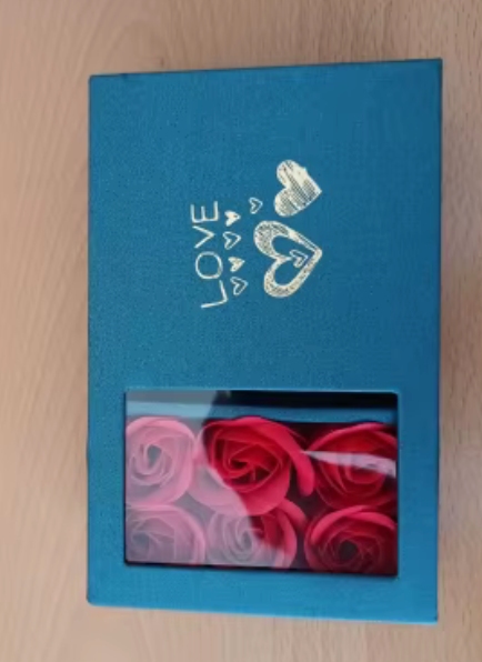 Boite cadeau+6 roses éternelles+ Sac