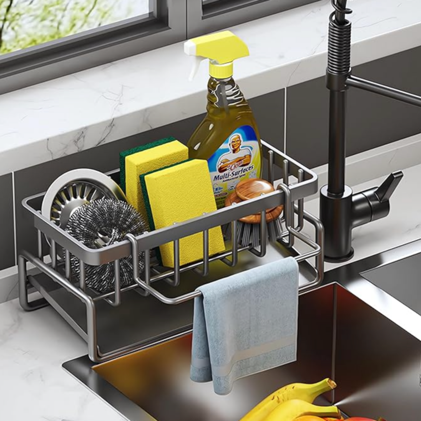 optimisez votre espace avec l'Organisateur d'Évier Belliori ! Doté d’un bac récupérateur d’eau, il garde votre plan de travail sec et propre. Parfait pour ranger éponges, savons, chiffons et accessoires. Design compact, pratique et hygiénique
