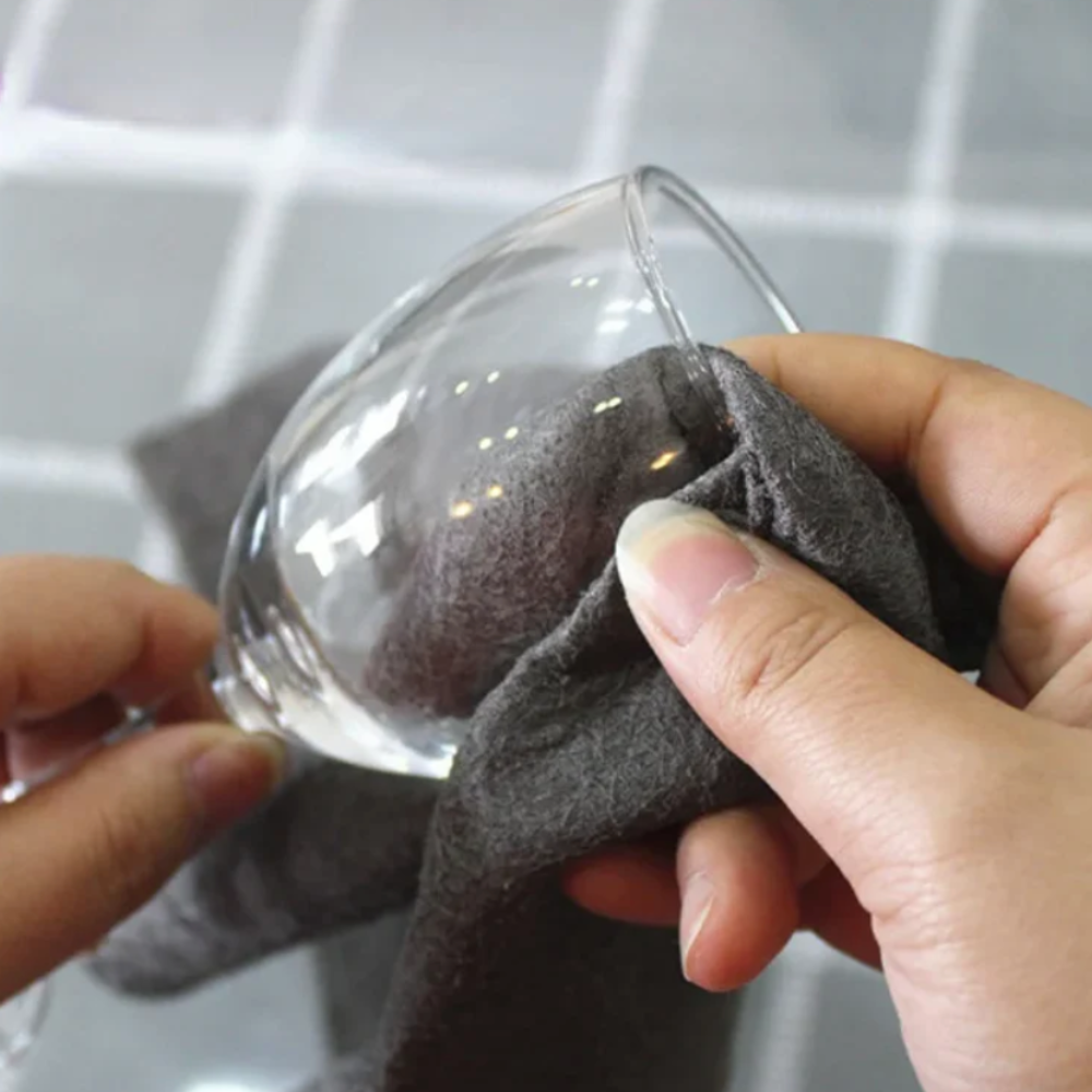 nettoyage des verres et de la vaisselle avec le chiffon magique belliori